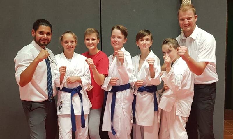 Gruppenfoto LM Schüler und Kinder