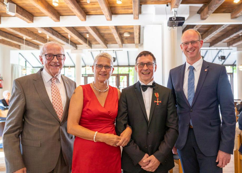 Gruppenfoto Auszeichnung Bundesverdienstkreuz
